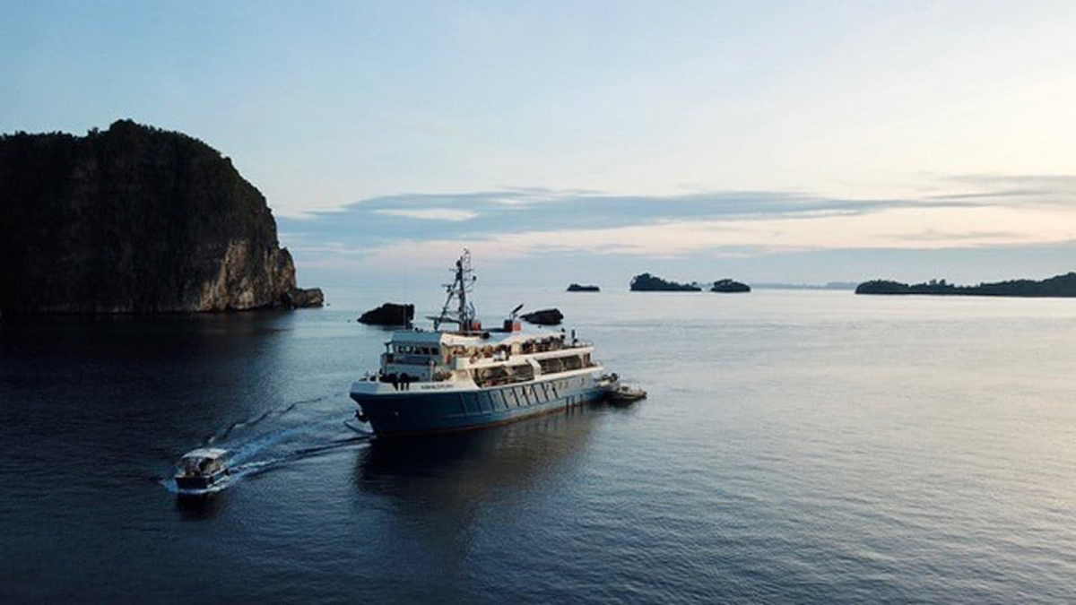 Explore Indonesia on Kudanil Explorer