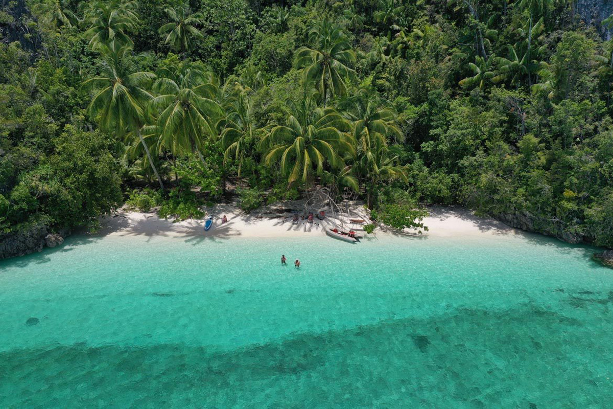 FT’s “How to Spend it” aboard Kudanil Explorer